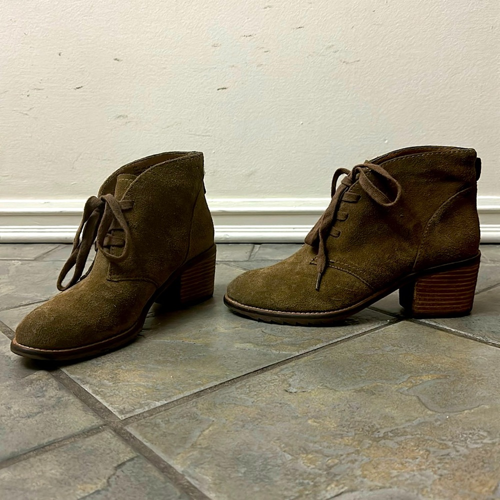 Used Biala Green Boots